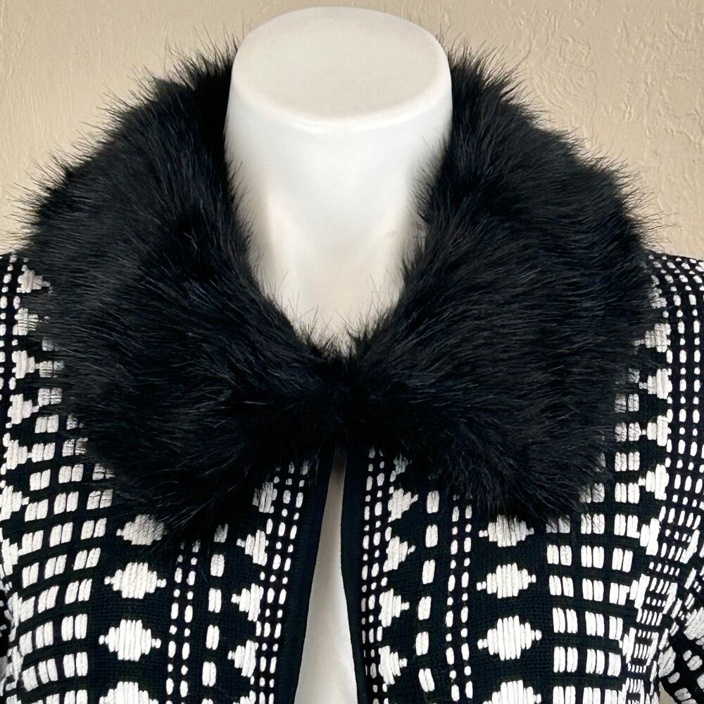 Chico's Sweater Jacket
Convertible Faux Fur
Collar Black White size 4 - Picture 3 of 8
